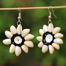 'Black Shell Flower