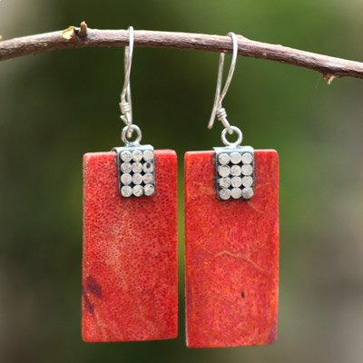 Silver on flat square coral
