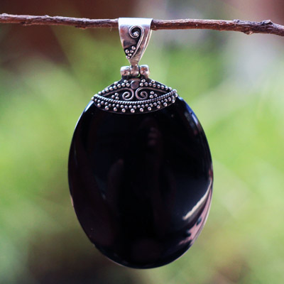 Black oval pendant