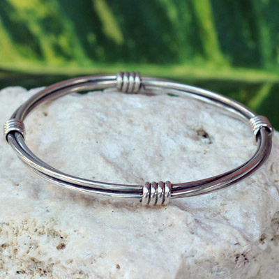 Plain Wire Bracelet 1