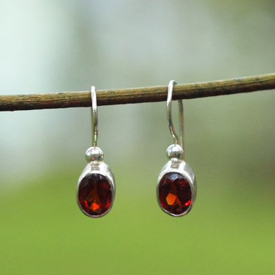 'Simple Oval Garnet
