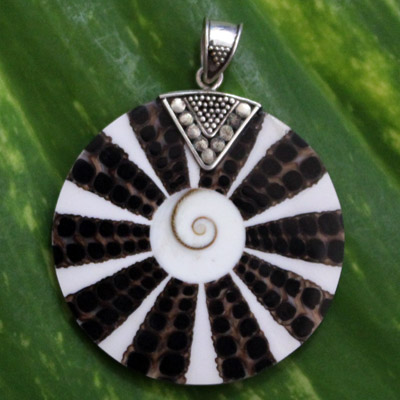 'The Polka Pendant