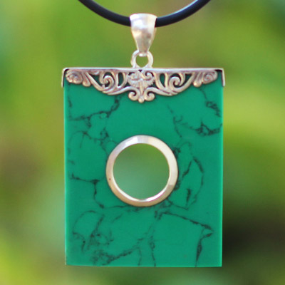 'Hole In Green Square